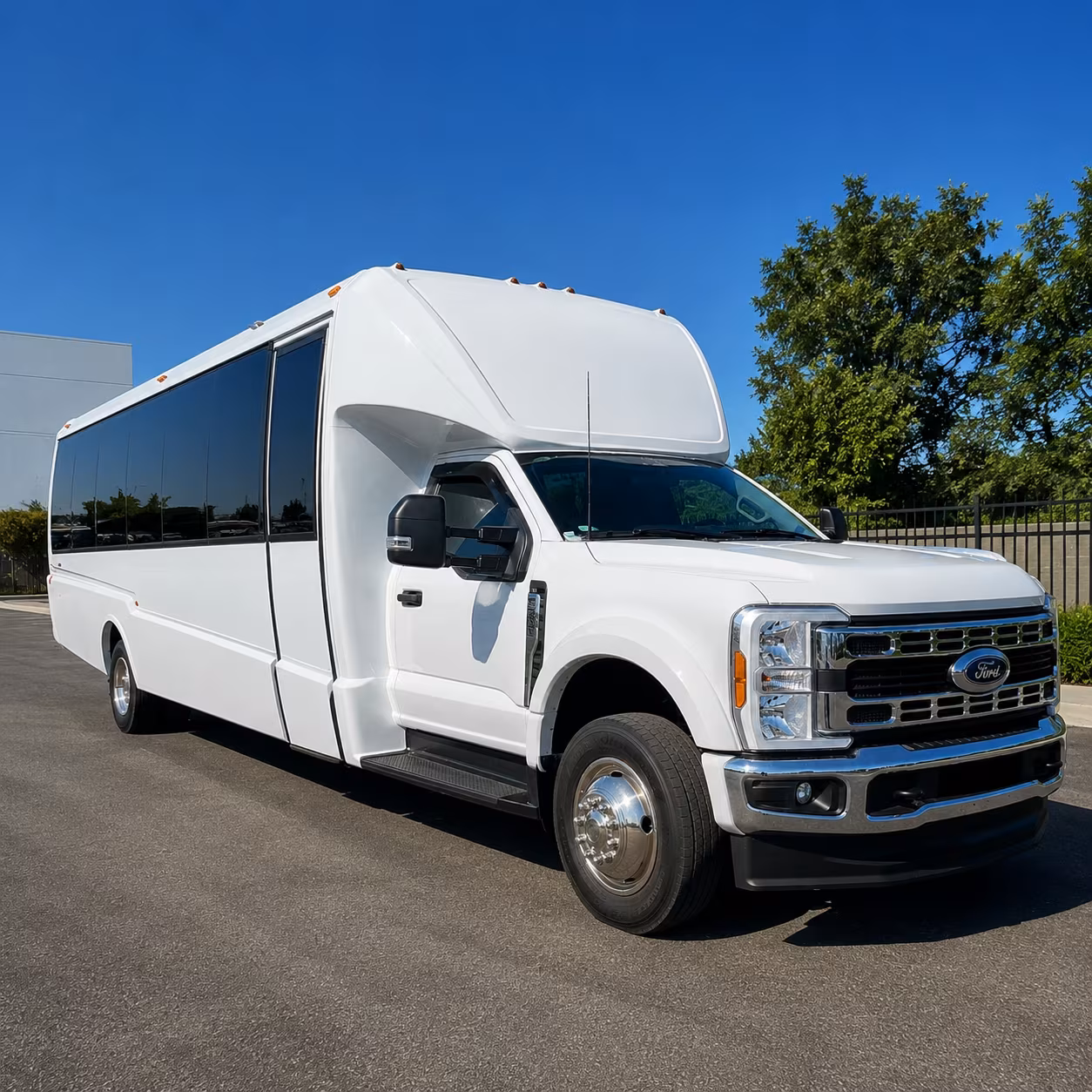 airport transfer buses for business travelers flying through sfo